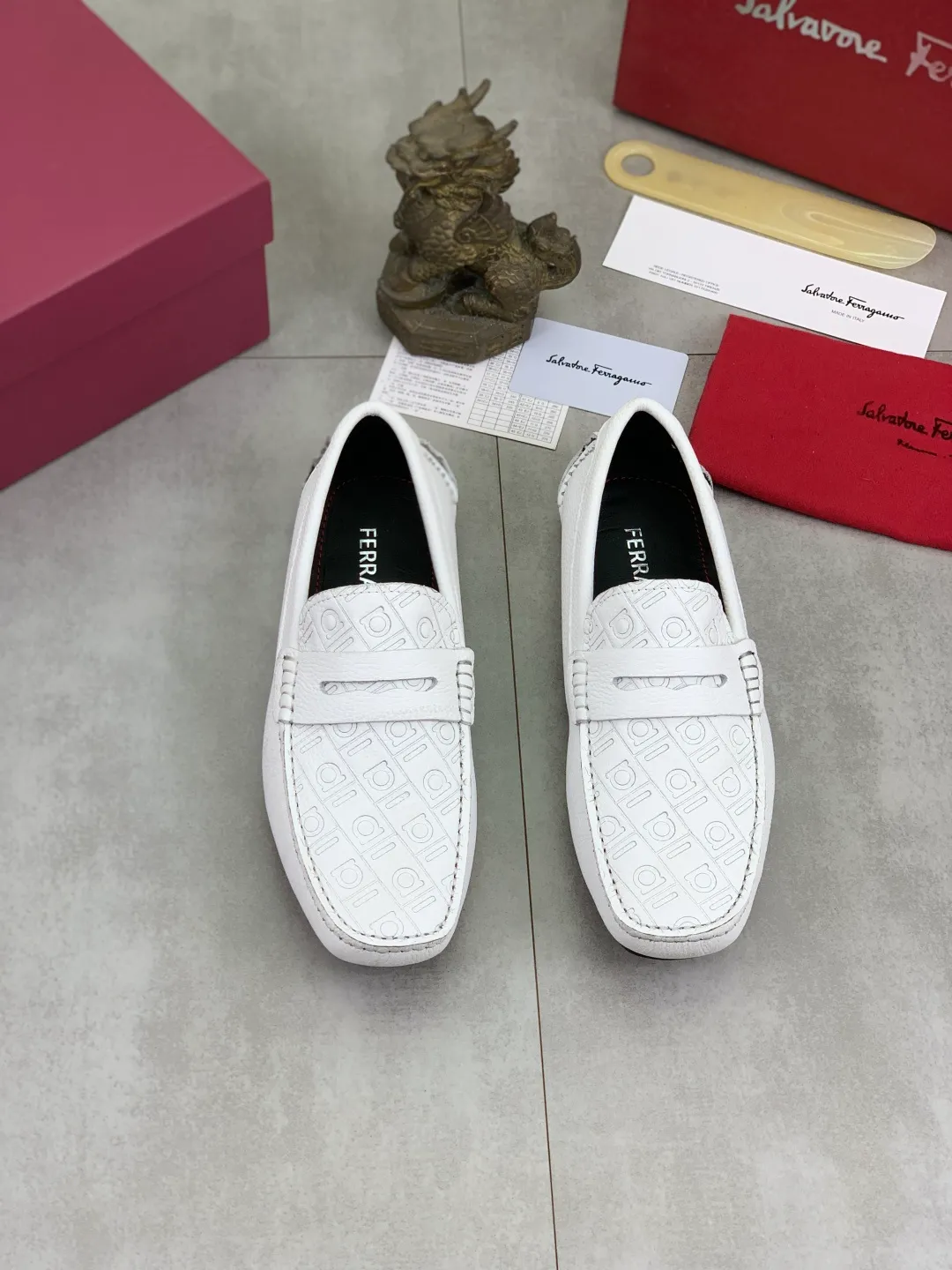 Men's shoes 💰P542 New model, high quality [Ferragamo/Ferragamo] Latest lazy slip-on shoes Original imported calfskin, imported cowhide lining + original luxury metal buckle + original combination outsole Comparison without pressure Code number: 38-45
